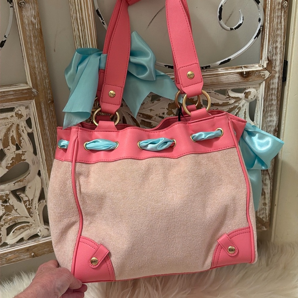Juicy Couture Pink and Cream Daydreamer embellished with bows and bling🩷 - Picture 5 of 11